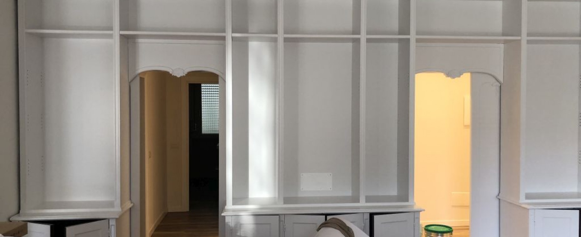 LIBRERIA IN LEGNO VERNICIATA CON SMALTO ALL'ACQUA SATINATO